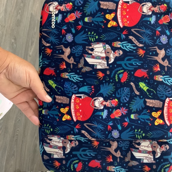 TomToc iPad case 13x10.5in.Excellent condition. Smoke and animal free home. Nwot - Picture 6 of 6